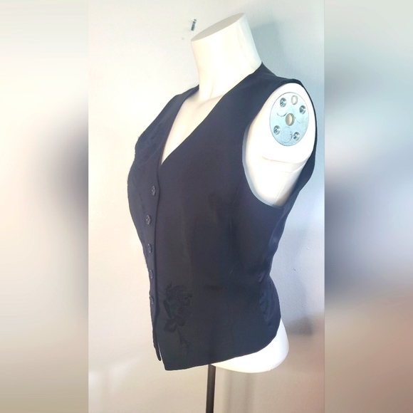 BCBG MAXAZRIA-size 6- embroidered vest in black -V-neck-sleveless - Picture 3 of 6
